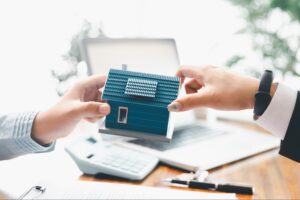 The Role of a Property Management Company During HOA Turnover in Sarasota